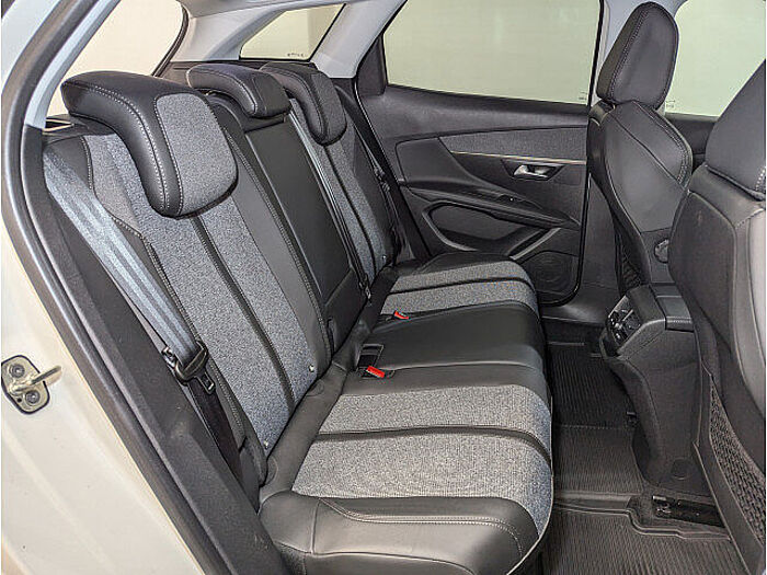 Peugeot 3008 Allure 1.2 PureTech 130 // LED / NAVI //