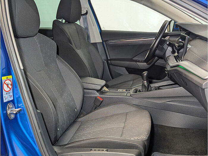 SKODA Octavia Combi 1.5 TSI ACT First Edition Navi, LED, AHZV