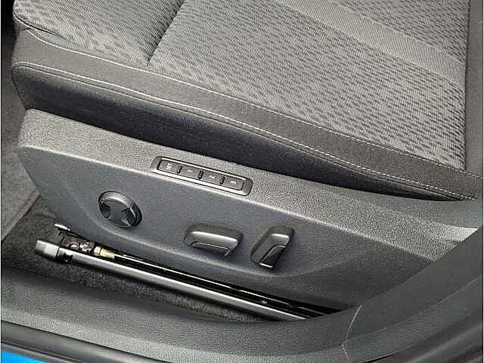 SKODA Octavia Combi 1.5 TSI ACT First Edition Navi, LED, AHZV