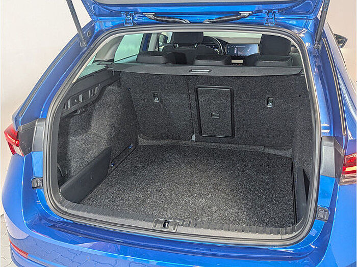 SKODA Octavia Combi 1.5 TSI ACT First Edition Navi, LED, AHZV